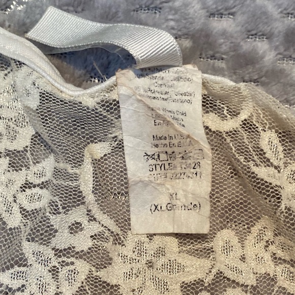 Adorable black and white lace and flare top size XL - Picture 8 of 9